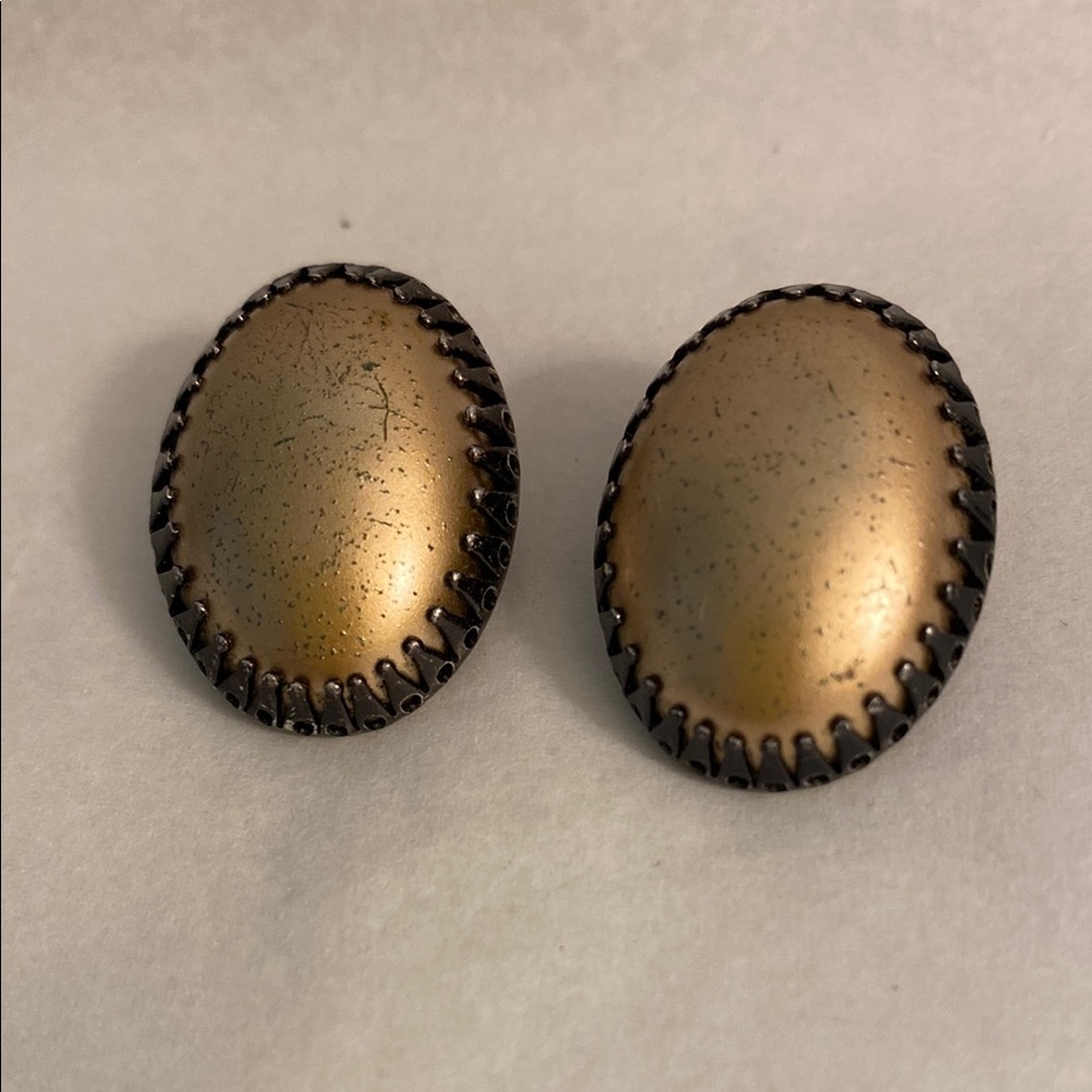 Early 1960’s Vintage Gold Oval Clip-On Earrings